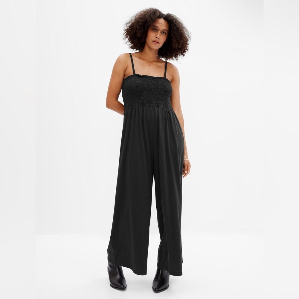 GAP Black Wide-Leg Smocked Jumpsuit size Small. New with tag